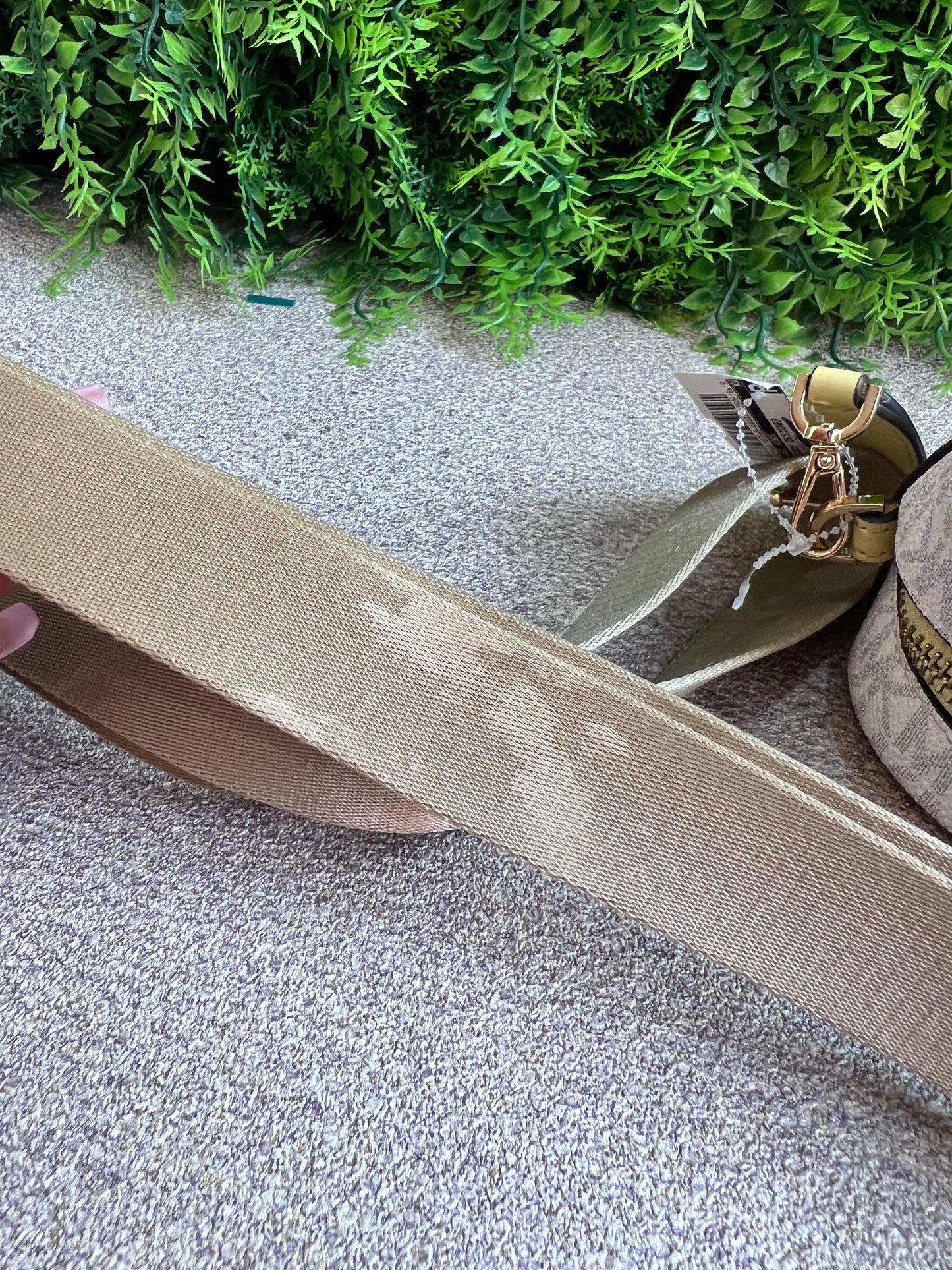 Michael Kors  Camera bag Monograma com amarelo