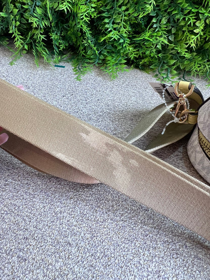 Michael Kors  Camera bag Monograma com amarelo