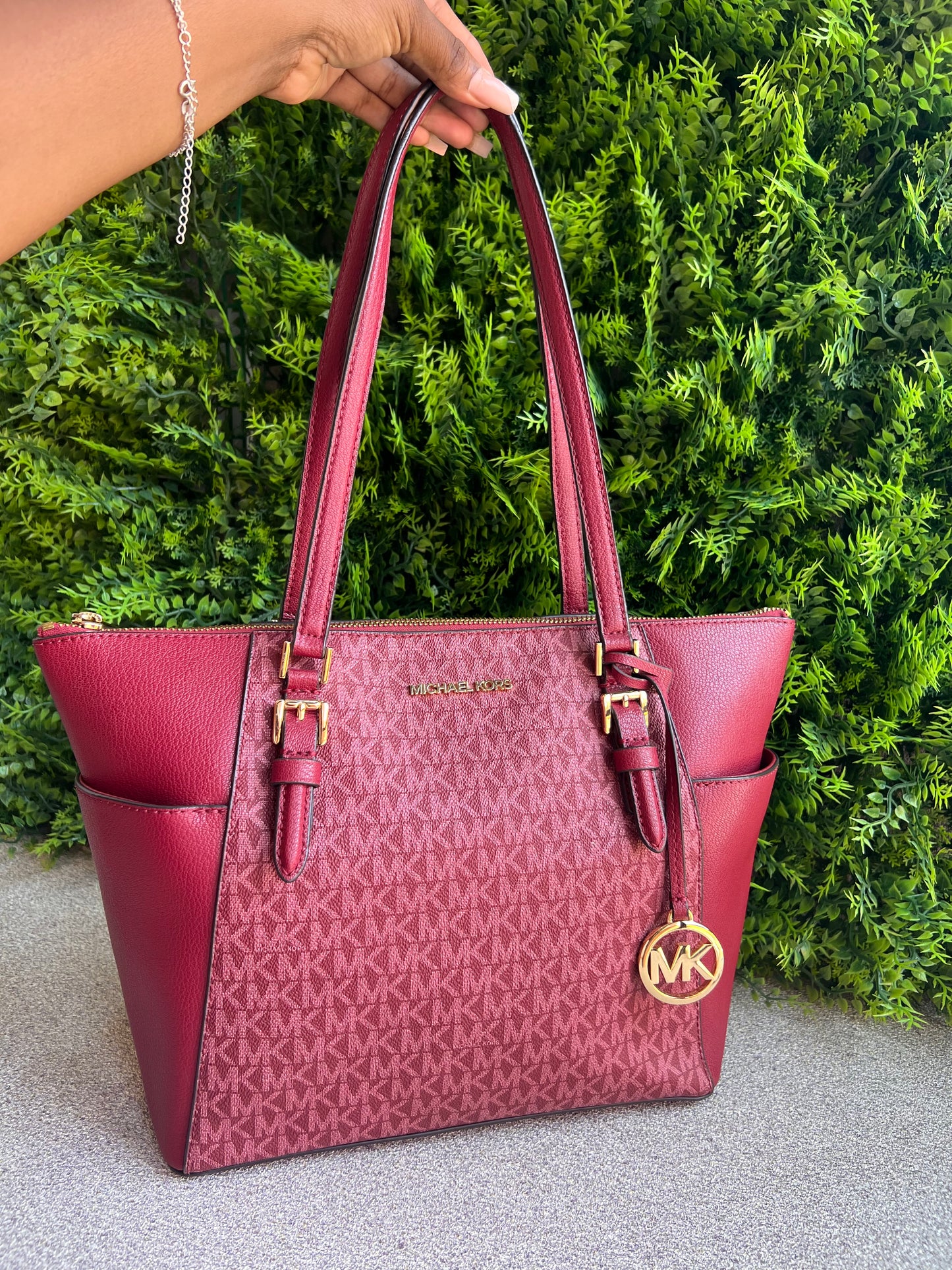Michael Kors Charlotte Shopping Logo
