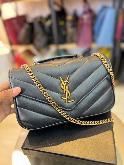 Saint Laurent Loulou Pequena preta