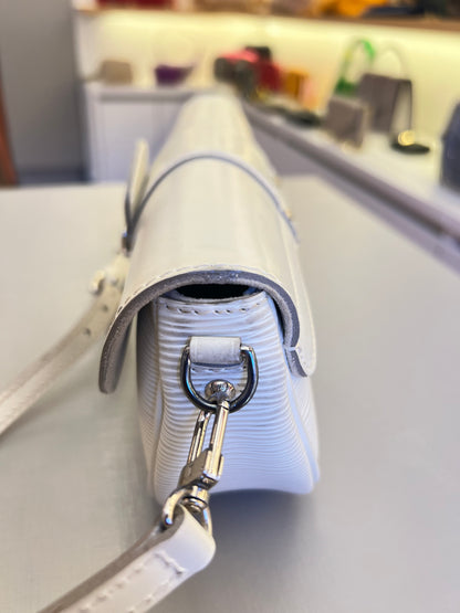 Louis Vuitton Pochette Montaigne Couro EPI