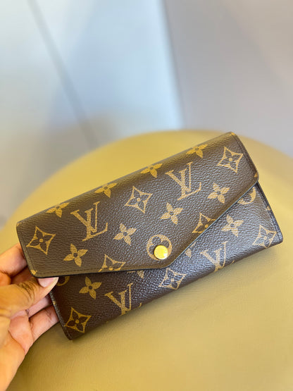 Carteira Louis Vuitton Sarah Monograma