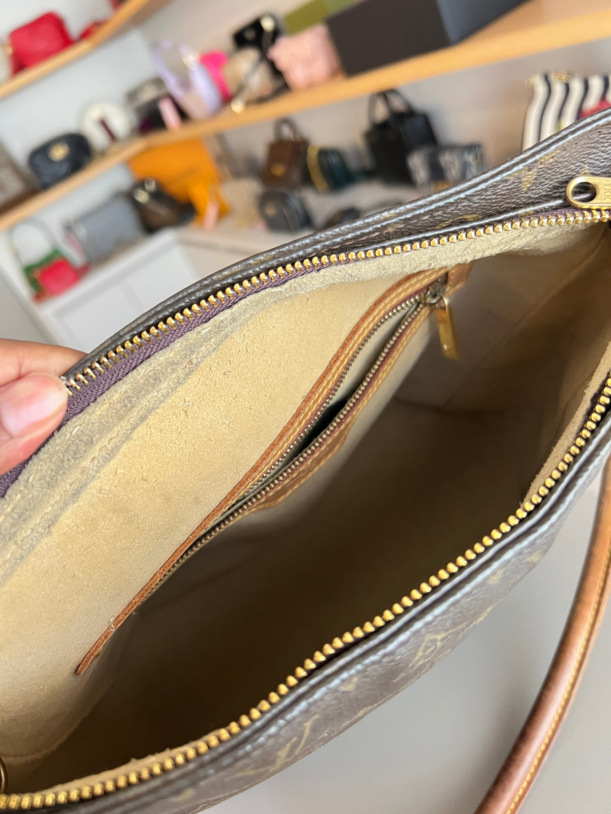 Louis Vuitton Looping Monogram