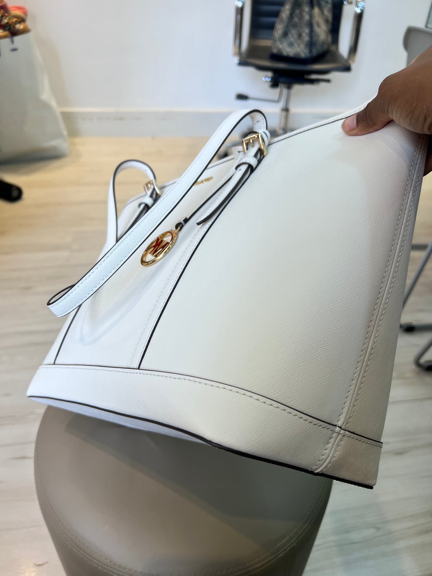 Michael Kors Shopping Off White