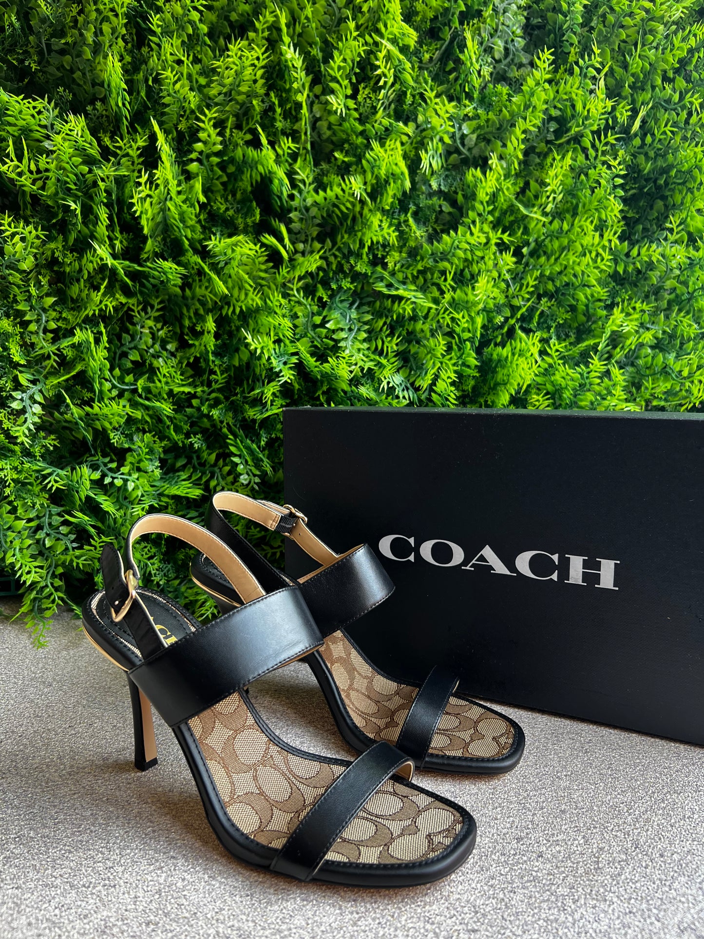 Sandalia Coach Monogram Preta