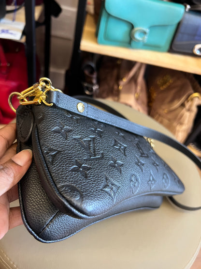 Louis Vuitton Pochette Liv Couro