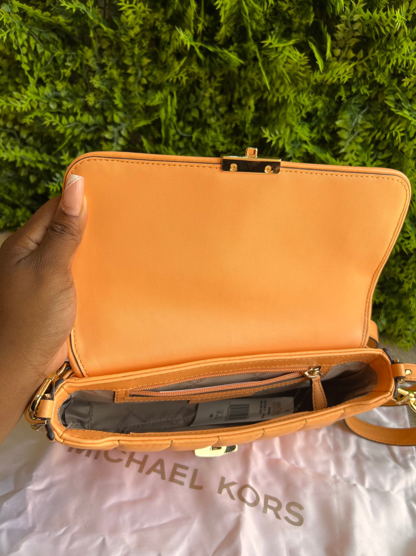 Michael Kors Baguette Spikes Salmão