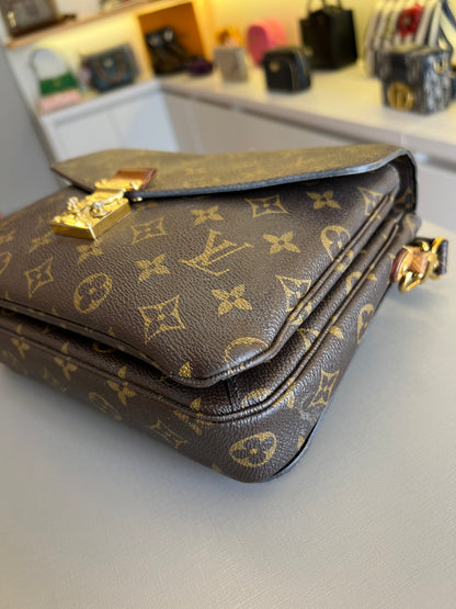 Louis Vuitton Pochette Métis Monograma