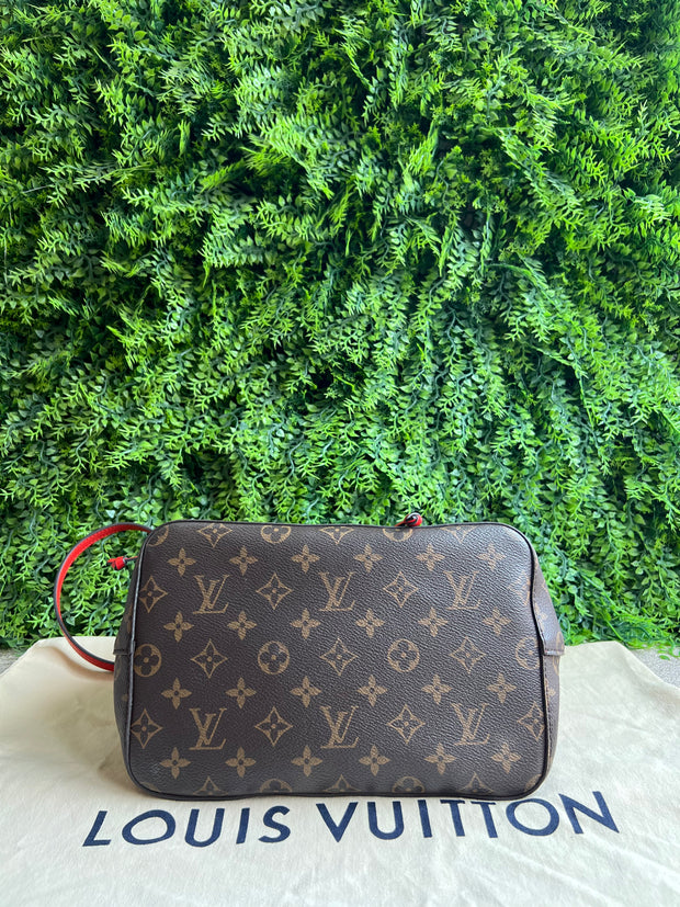 Louis Vuitton Neo Noé Monograma com Vermelho
