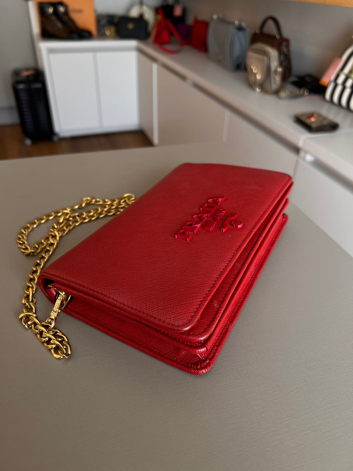 Prada Logo Chain Vermelha