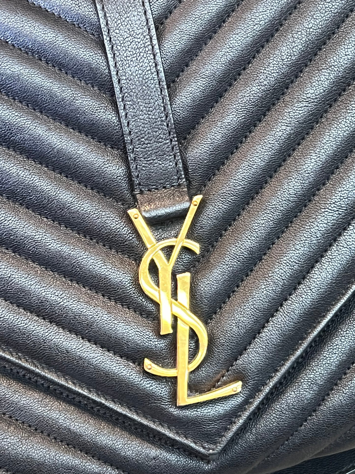 Saint Laurent College em Couro Matelassê Preto