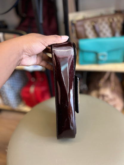 Clutch Louis Vuitton Logo Verniz