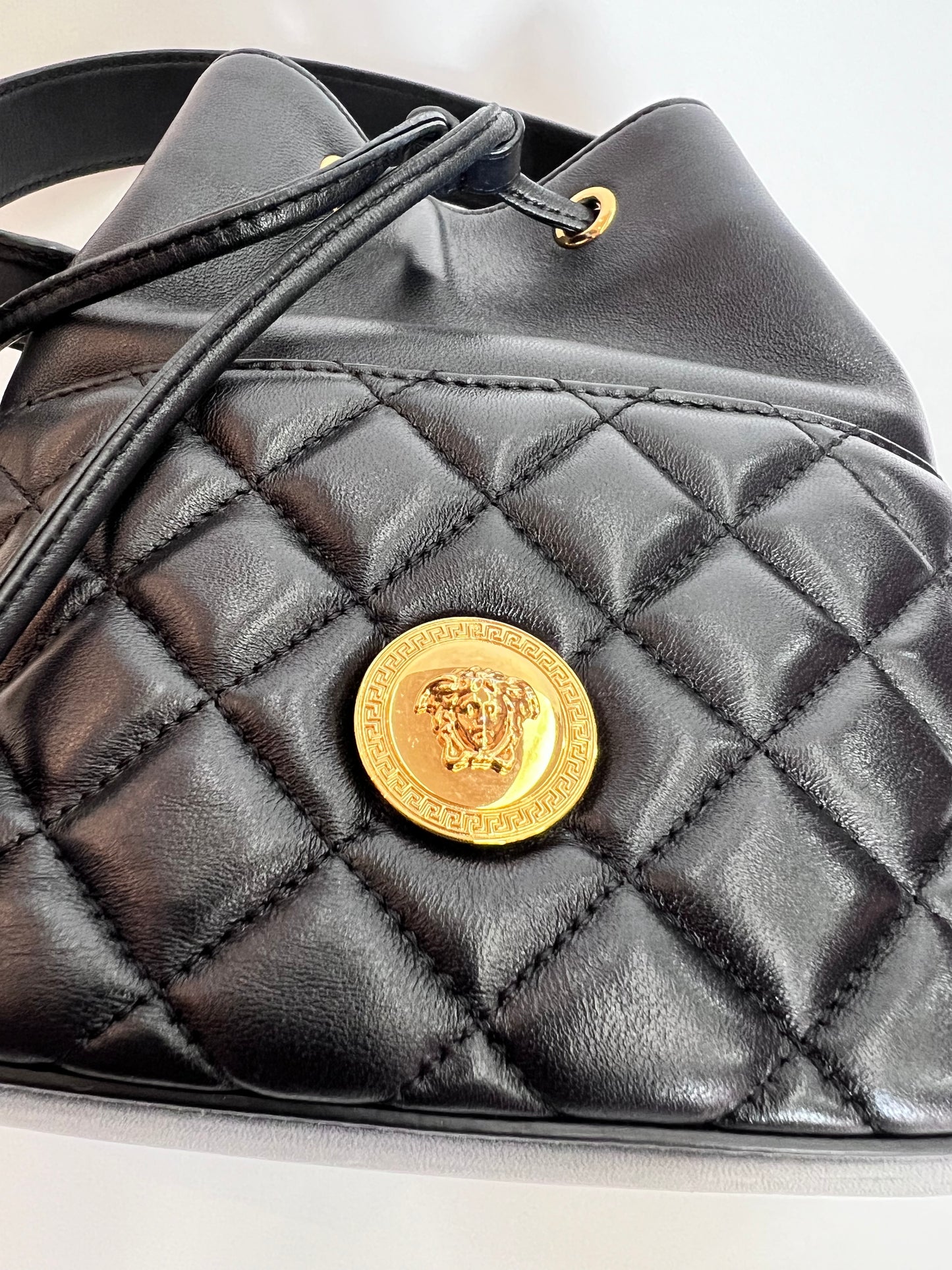 Versace Bucket Shouder Preta