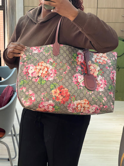 Gucci GG Supreme Blooms Reversible Tote