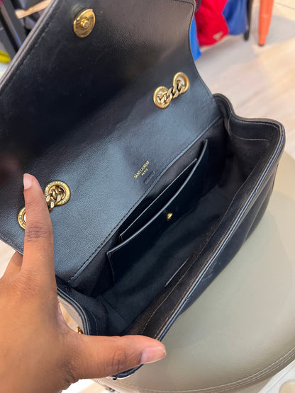 Saint Laurent Loulou Pequena preta