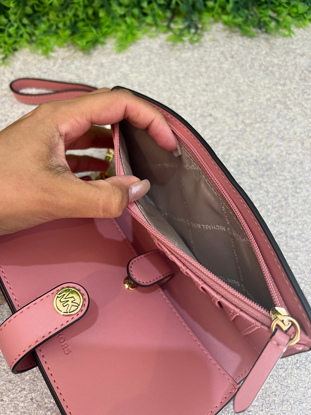 Like New Pink Michael deals Kors Wristlet