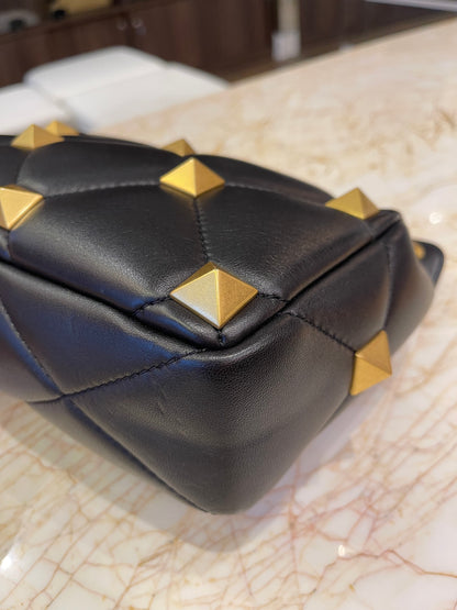 Valentino Garavani Roman Stud Preto