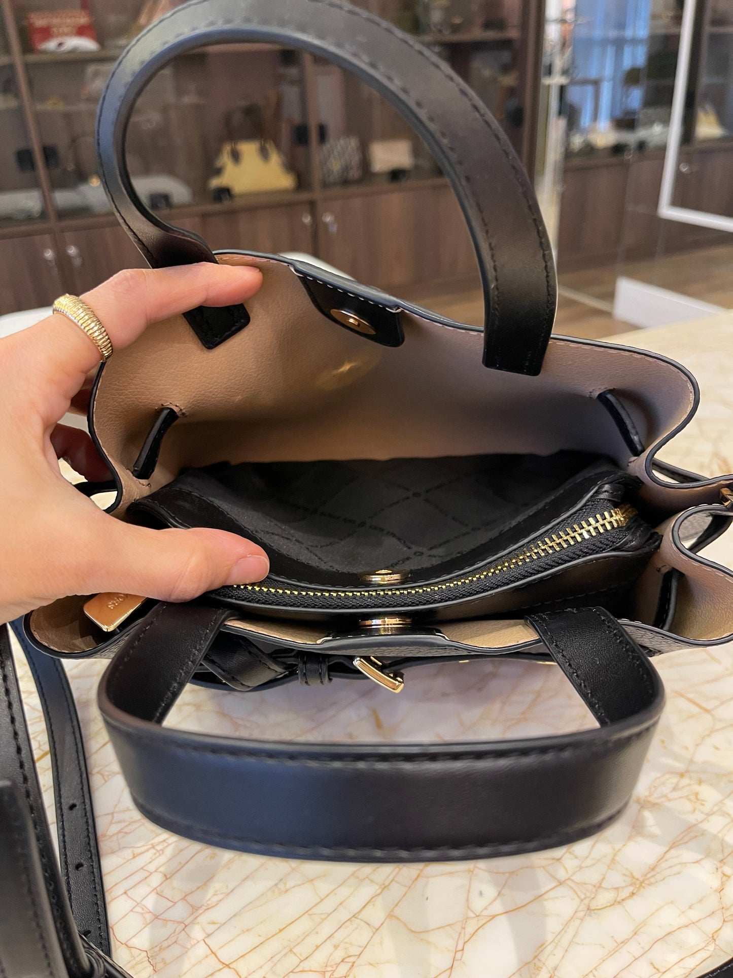 Michael Kors Emilia Small Preta