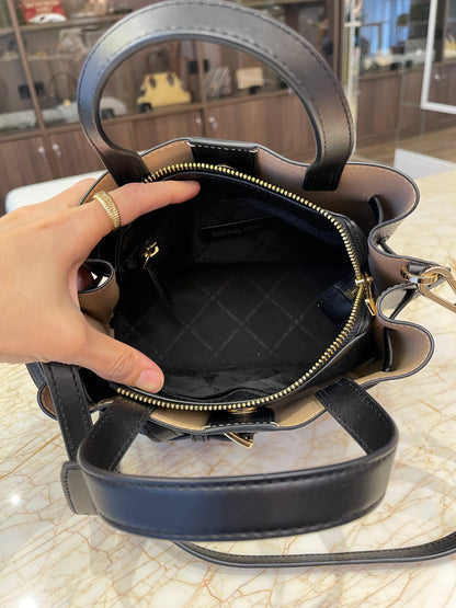 Michael Kors Emilia Small Preta