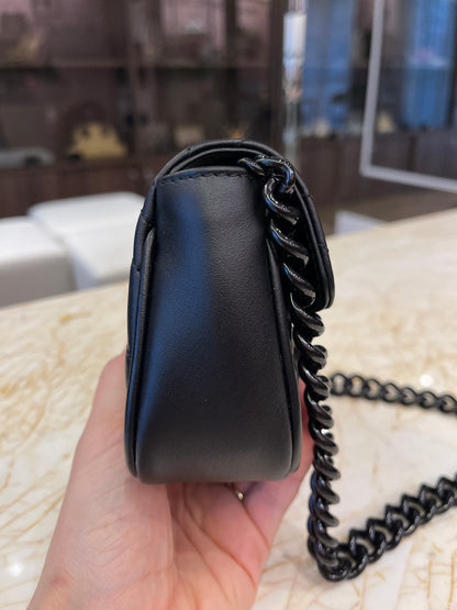 Gucci GG Marmont Matelassê em Couro Preto