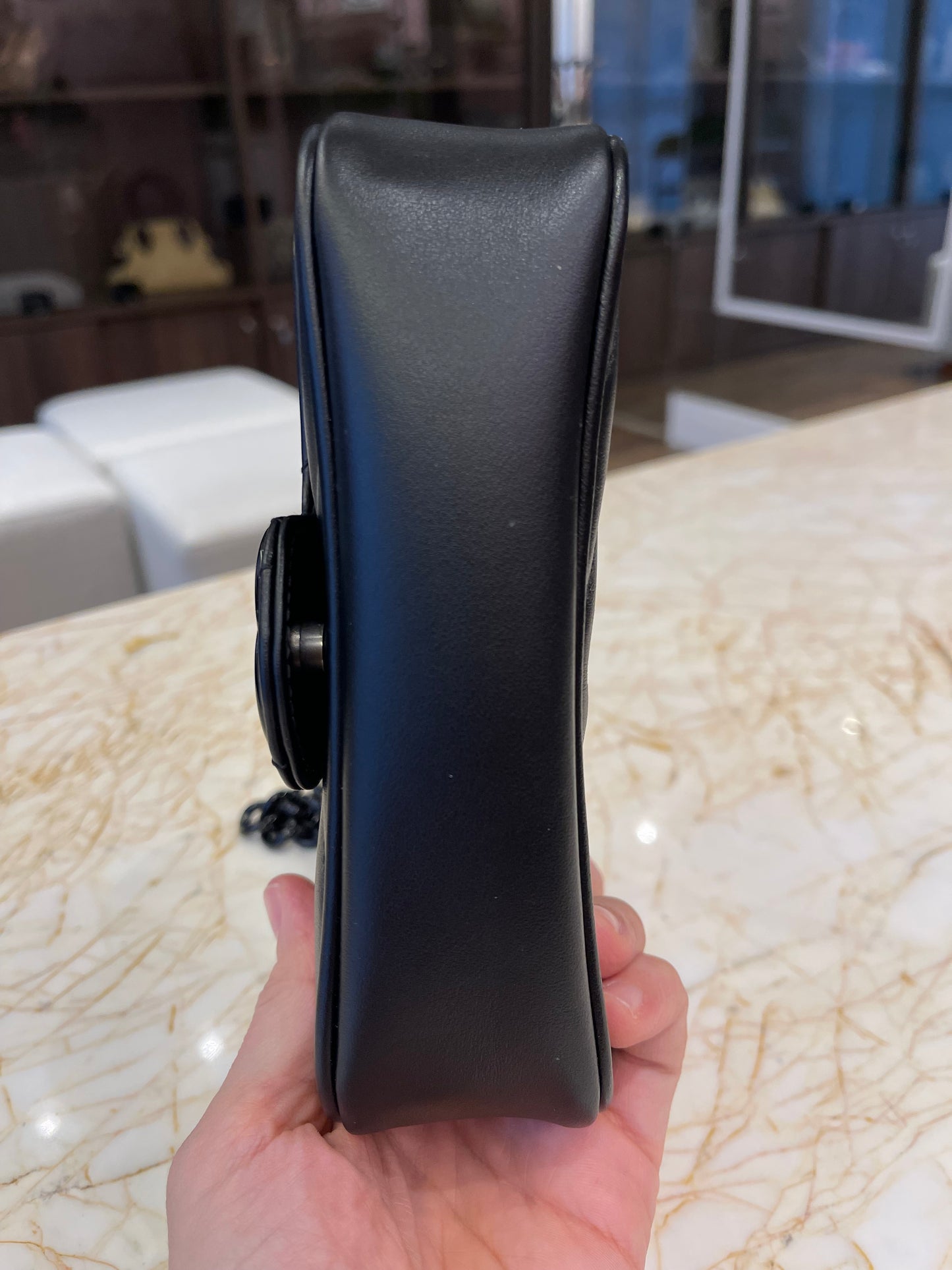 Gucci GG Marmont Matelassê em Couro Preto