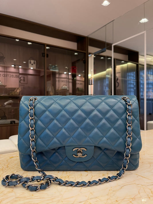 Chanel Classic Double Flap em Couro Lambskin Azul