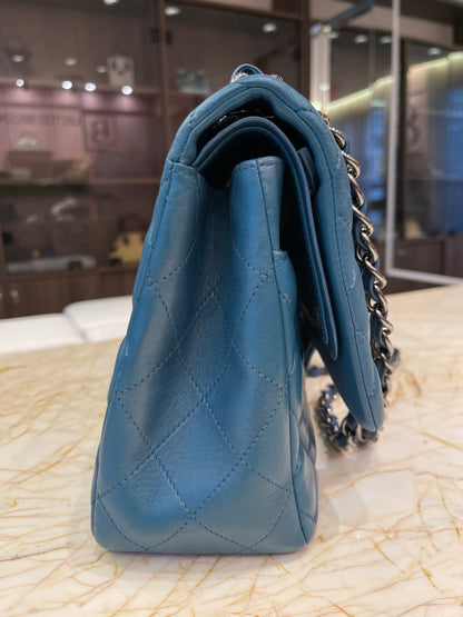 Chanel Classic Double Flap em Couro Lambskin Azul