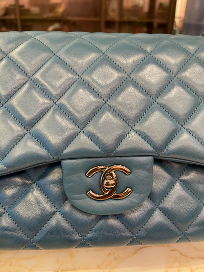 Chanel Classic Double Flap em Couro Lambskin Azul