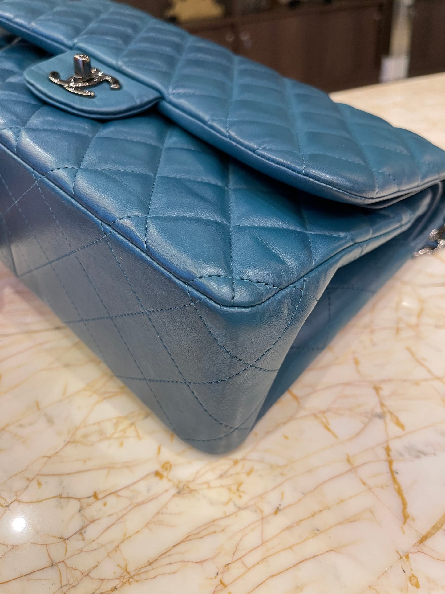 Chanel Classic Double Flap em Couro Lambskin Azul