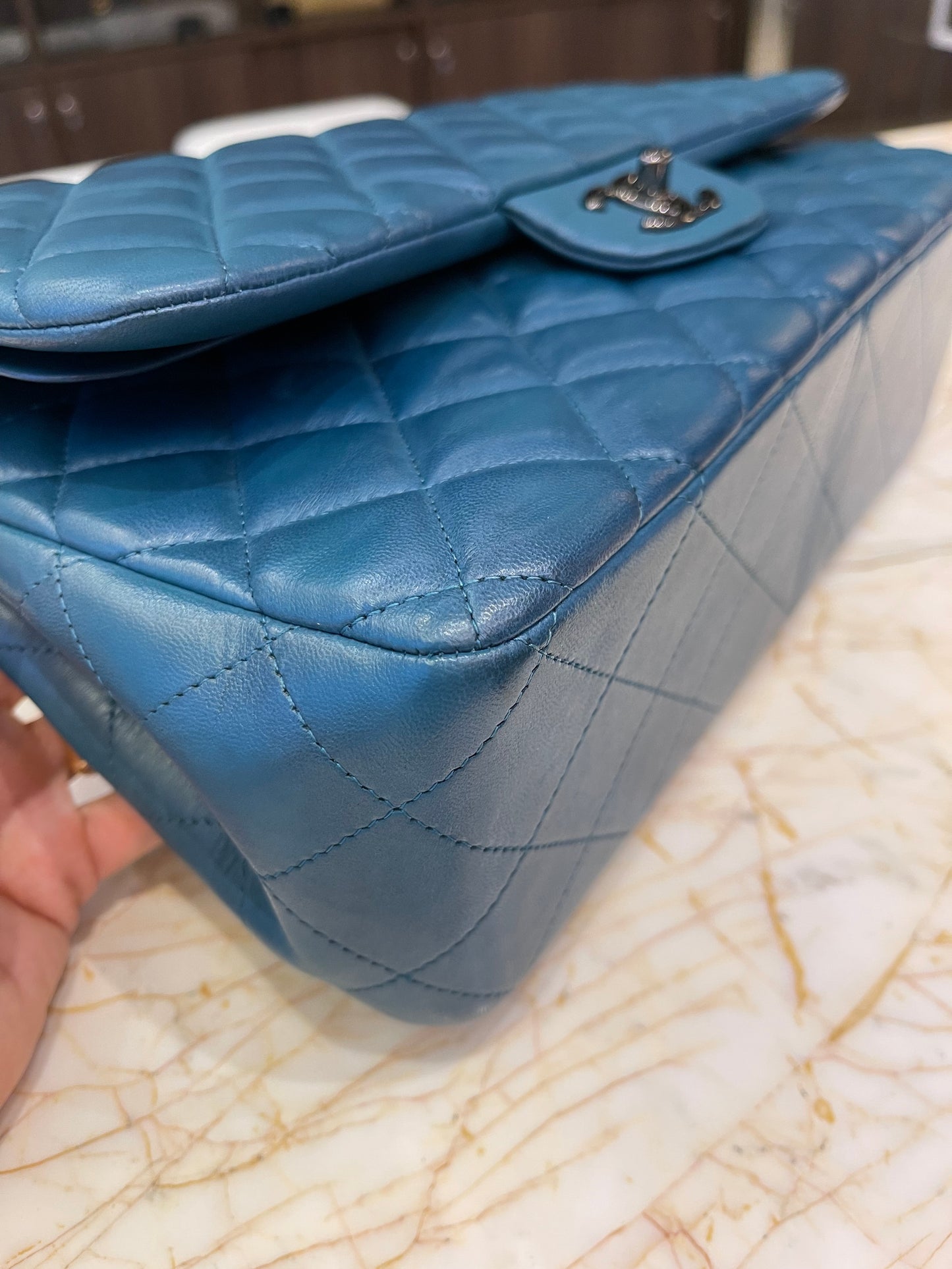Chanel Classic Double Flap em Couro Lambskin Azul