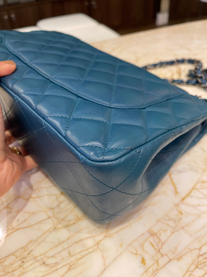 Chanel Classic Double Flap em Couro Lambskin Azul