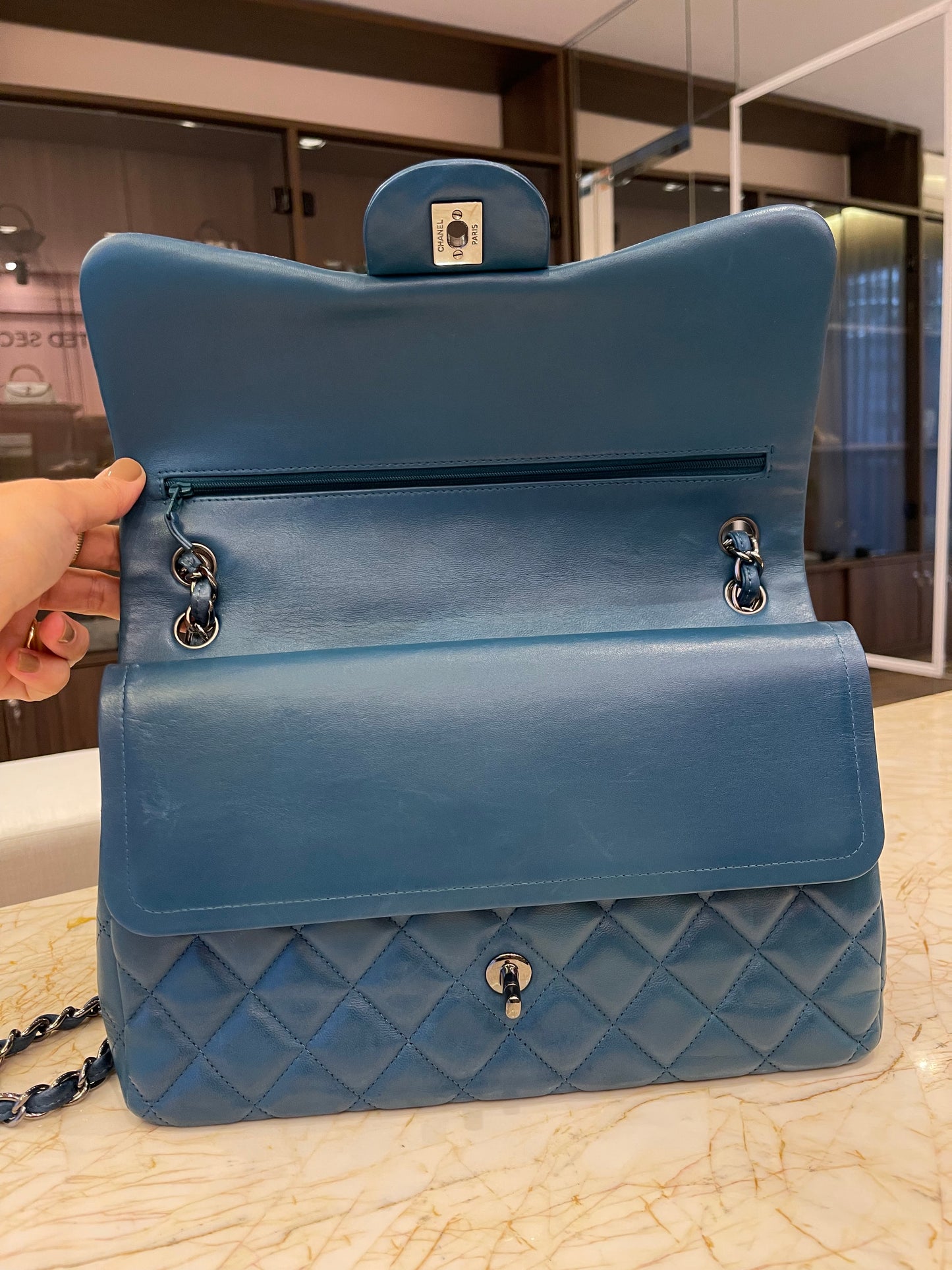 Chanel Classic Double Flap em Couro Lambskin Azul