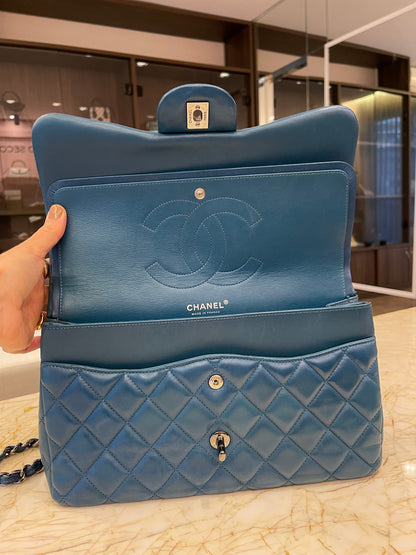 Chanel Classic Double Flap em Couro Lambskin Azul