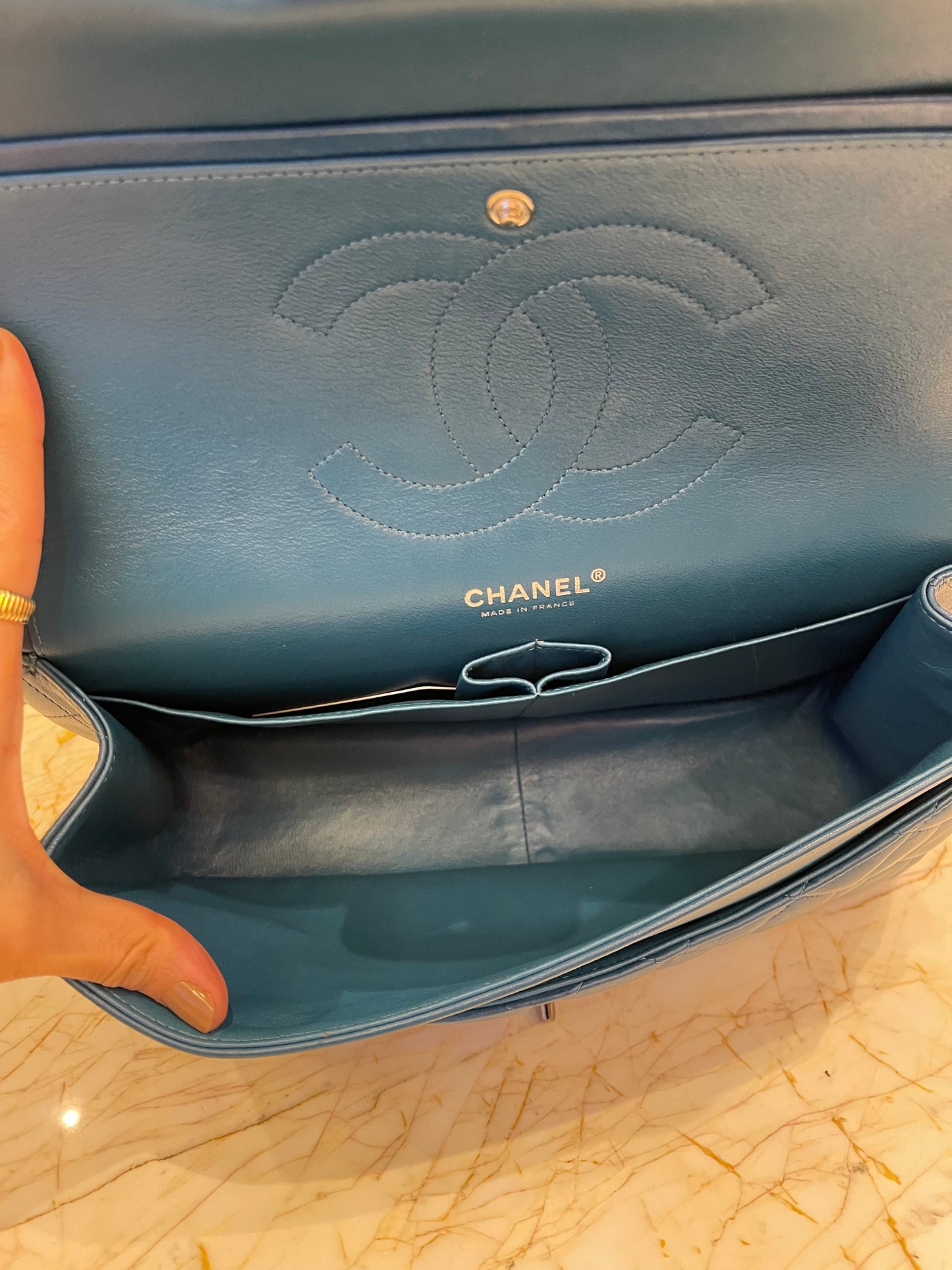Chanel Classic Double Flap em Couro Lambskin Azul