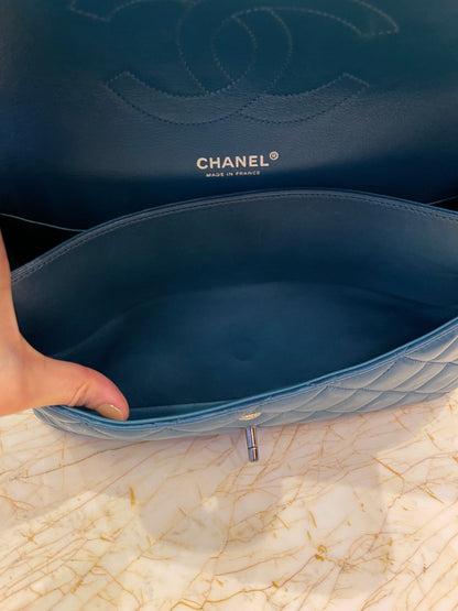 Chanel Classic Double Flap em Couro Lambskin Azul