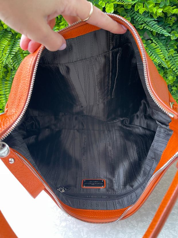 Salvatore Ferragamo Leather Shoulder Bag Laranja