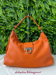 Salvatore Ferragamo Leather Shoulder Bag Laranja