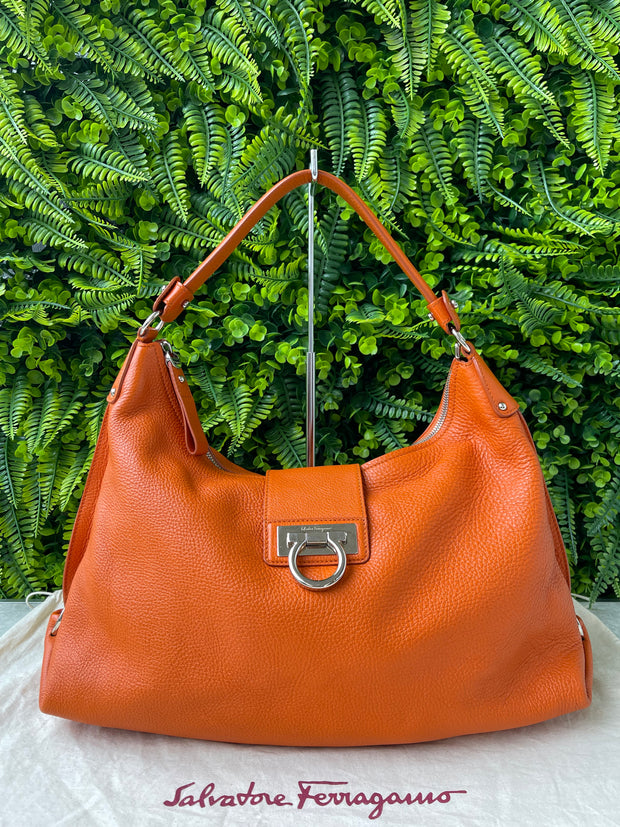 Salvatore Ferragamo Leather Shoulder Bag Laranja