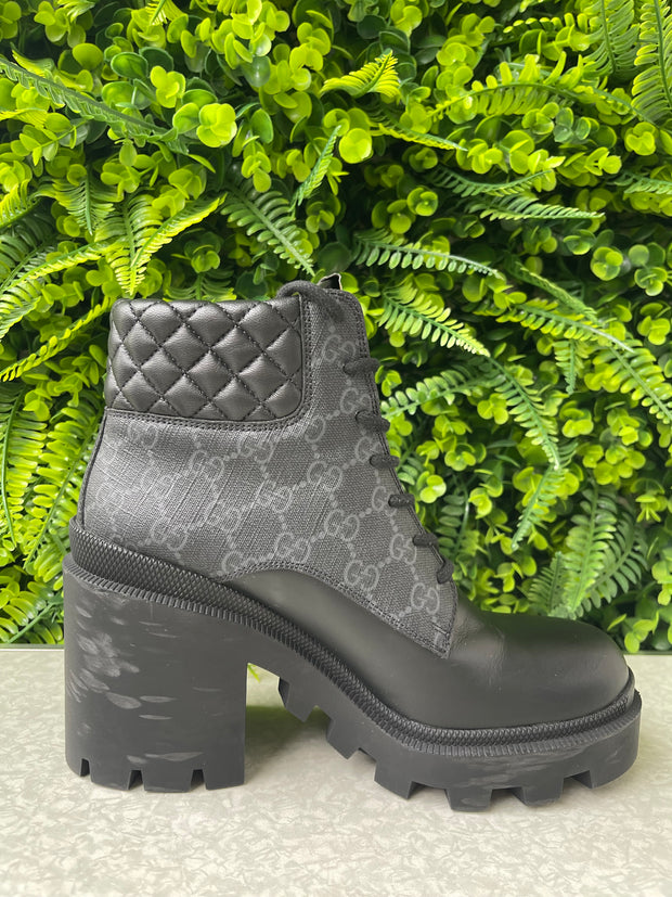 Bota Gucci GG Supreme Preta