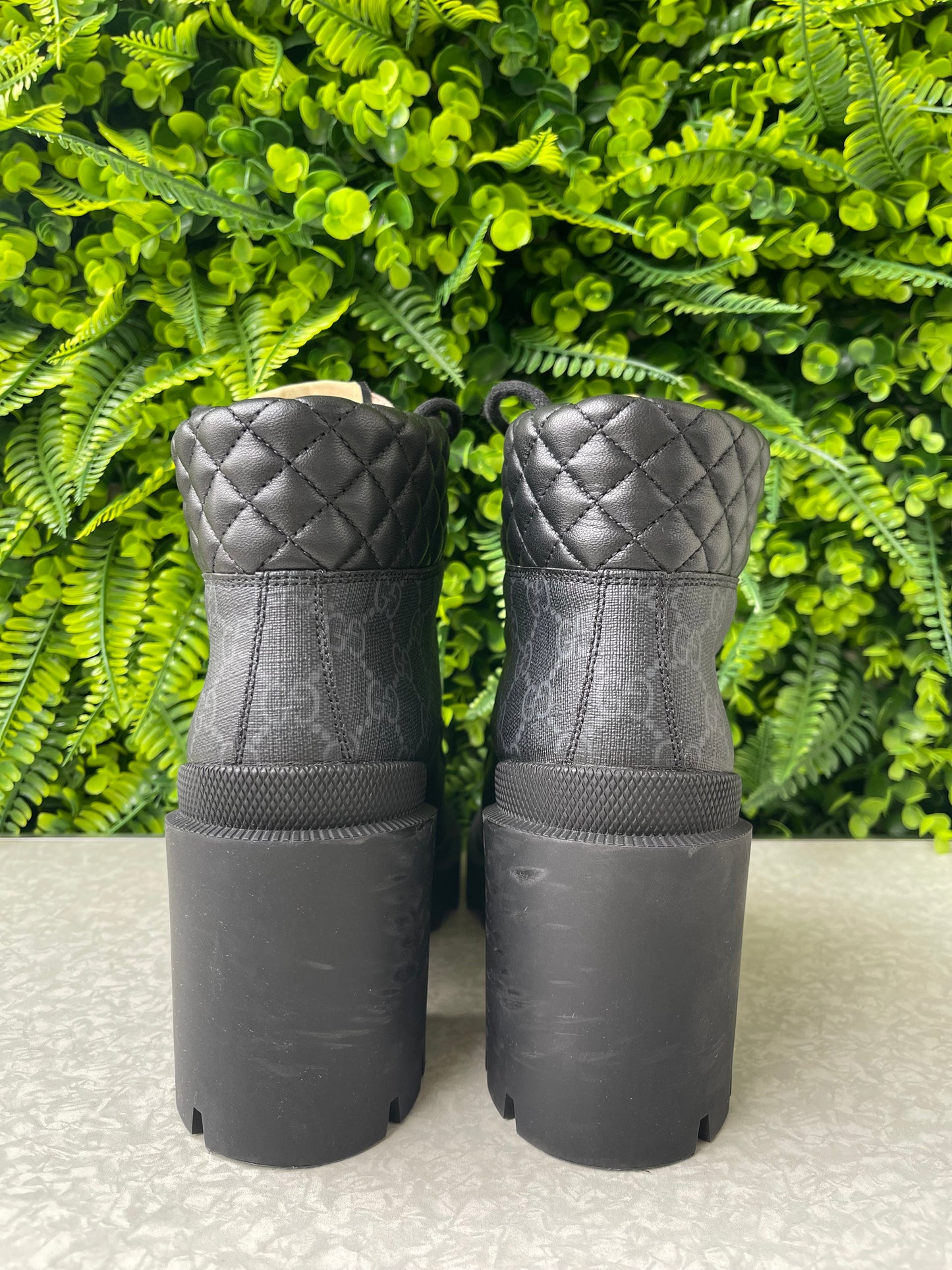 Bota Gucci GG Supreme Preta
