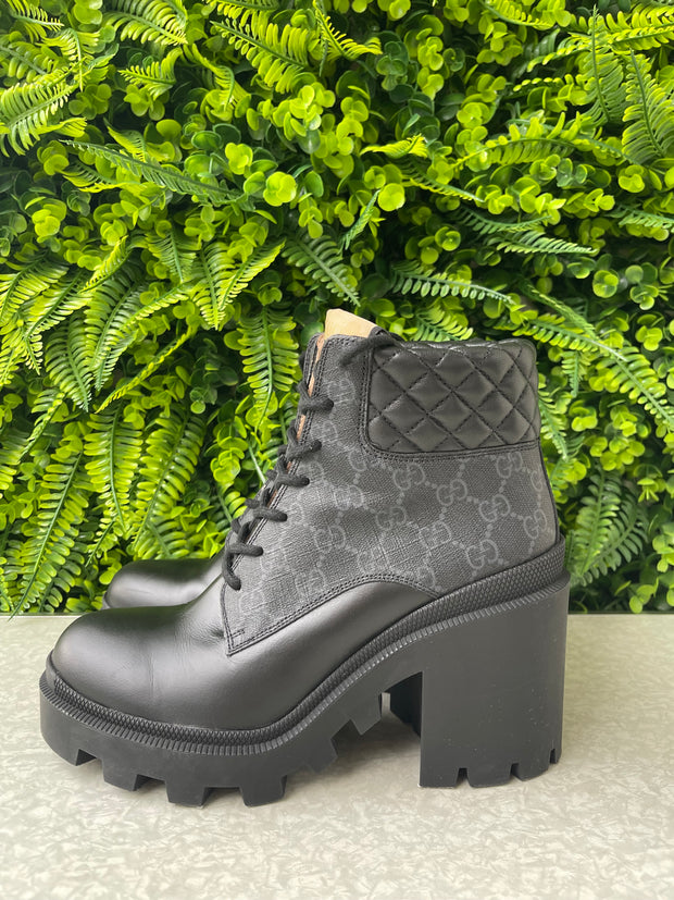 Bota Gucci GG Supreme Preta