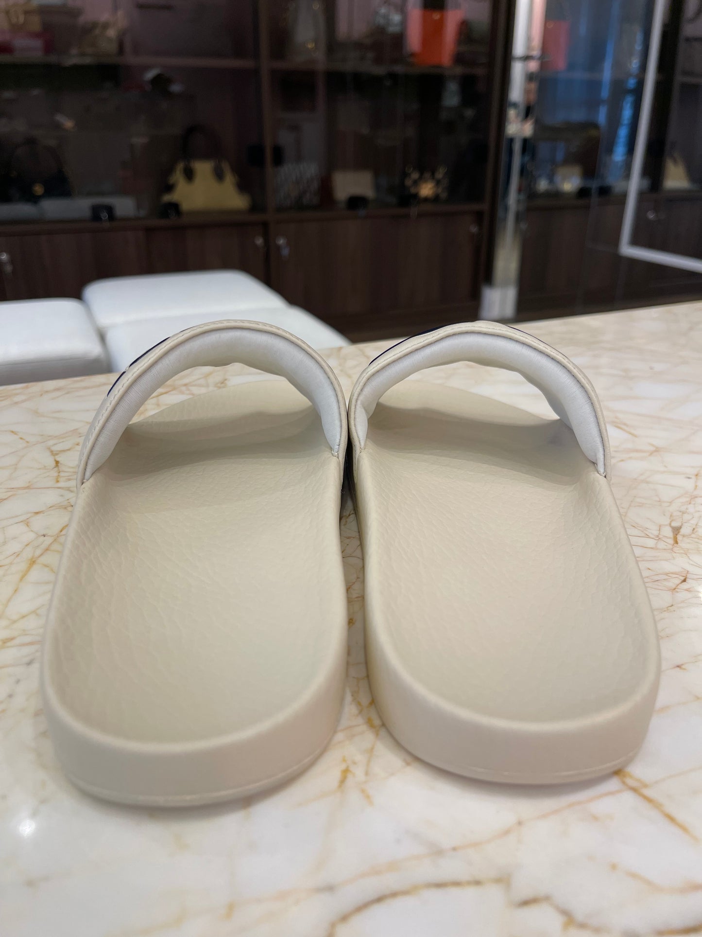 Slide Gucci Pursuit 25