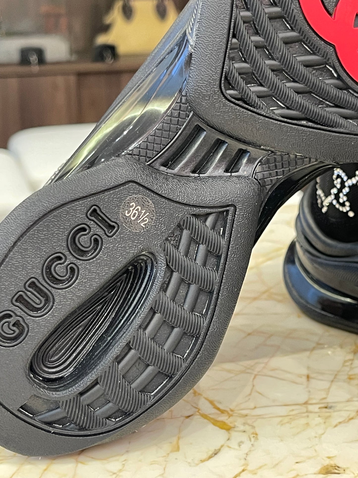 Tênis Gucci GG Run Crystal