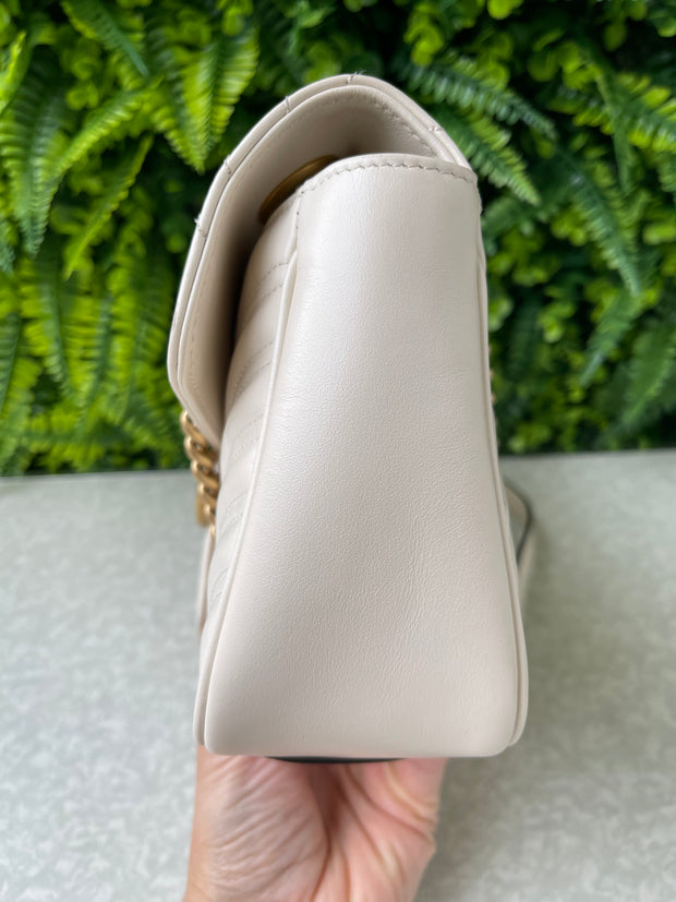 Gucci GG Marmont Matelassê Small Branca