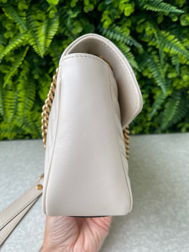 Gucci GG Marmont Matelassê Small Branca