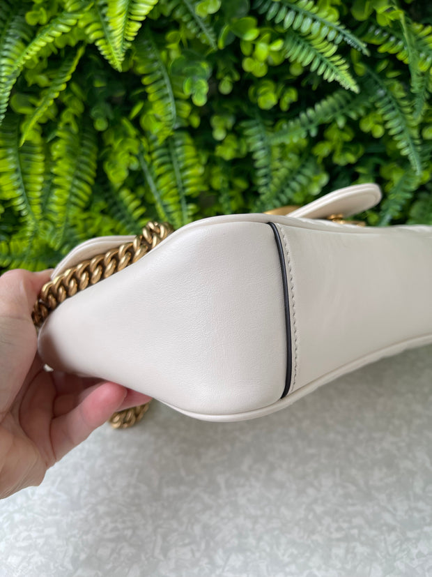 Gucci GG Marmont Matelassê Small Branca