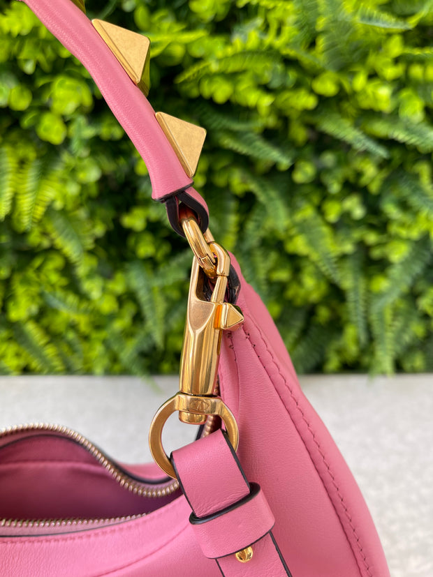 Valentino Garavani Stud Sign Hobo Rosa