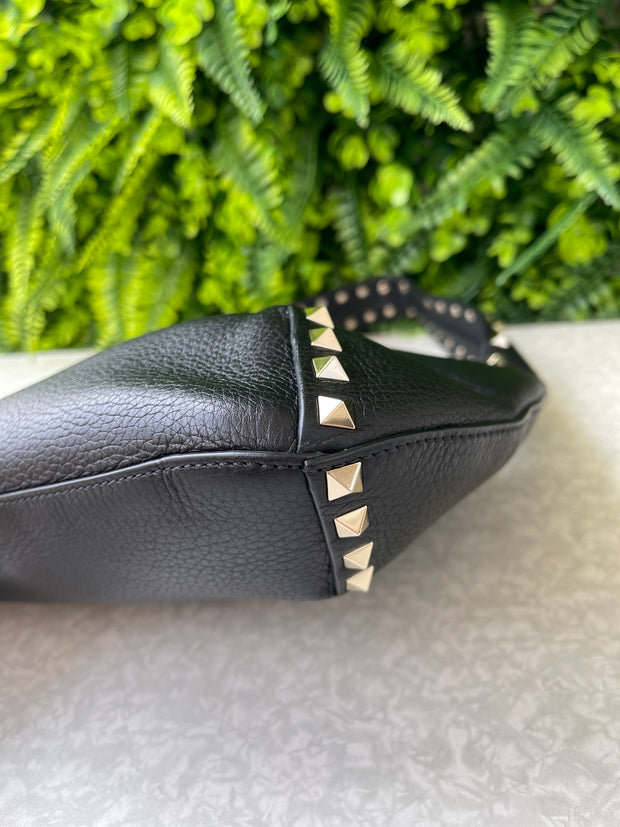 Valentino Garavani Rockstud Hobo Preta