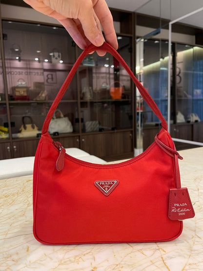 Prada Re-Edition 2000 Re-Nylon Vermelha