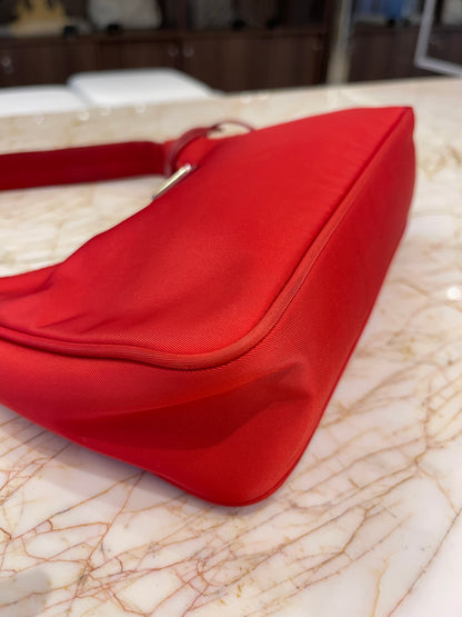 Prada Re-Edition 2000 Re-Nylon Vermelha